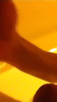 Jag som en 25 -årig Twink kommer enorma belastningar och använder leksaker