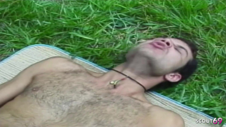 Shemale TS Collection: 痩せたラテン系ニューハーフが歩きながら男にアナル犯される