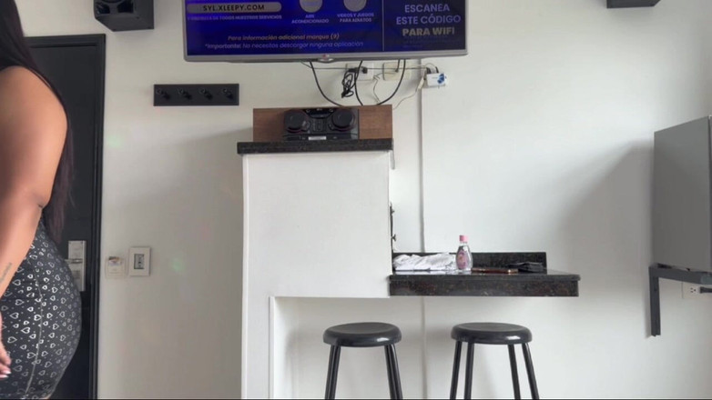 AlejandraGarciax: Cameriera grossa pulisce la mia stanza e mi scopa