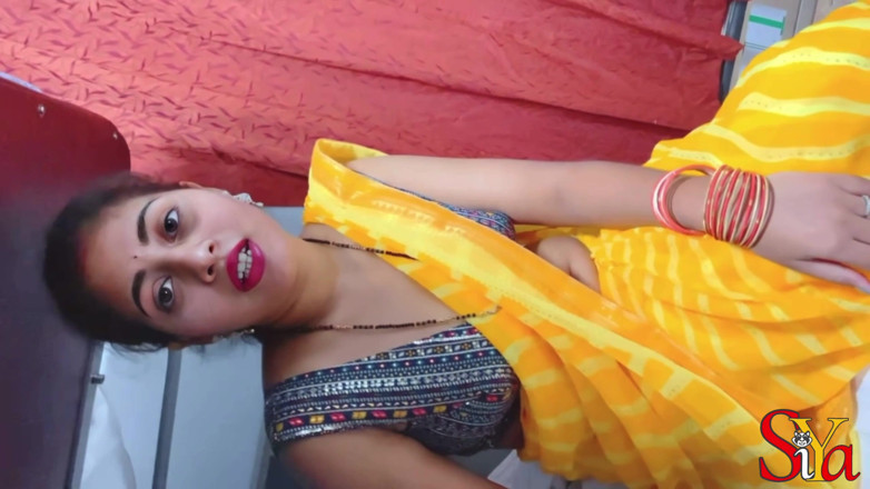 Vicky Siya: Indische Siya Bhabhi huwelijksreis in de trein met vreemde passagier