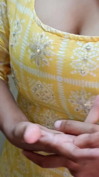 Služka byla ošukaná majitelem velkého čůráka, Desi Domácí