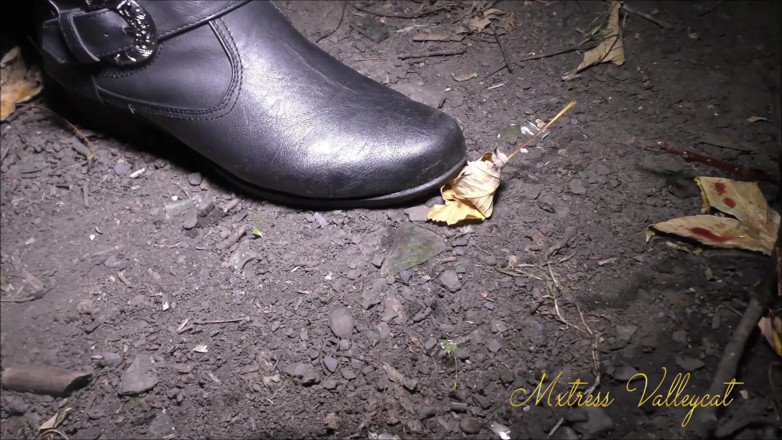 Mxtress Valleycat: Pemujaan sepatu bot hutan