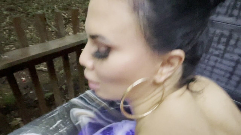 Jasmine Jae: Scopata nella vasca idromassaggio all'aperto