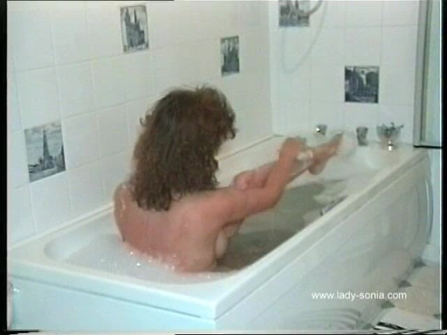 Lady Sonia: Nel bagno
