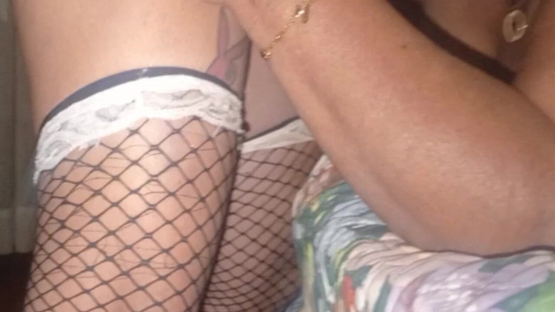 Ladyboy69: La mia matrigna succhia trans e il mio doppio succhiare