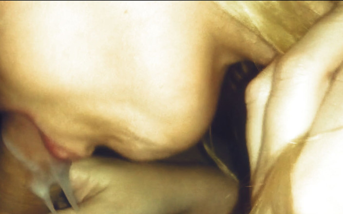 My sweet milfs: 21 Blond manuell onani och mjölksväljning - Leila