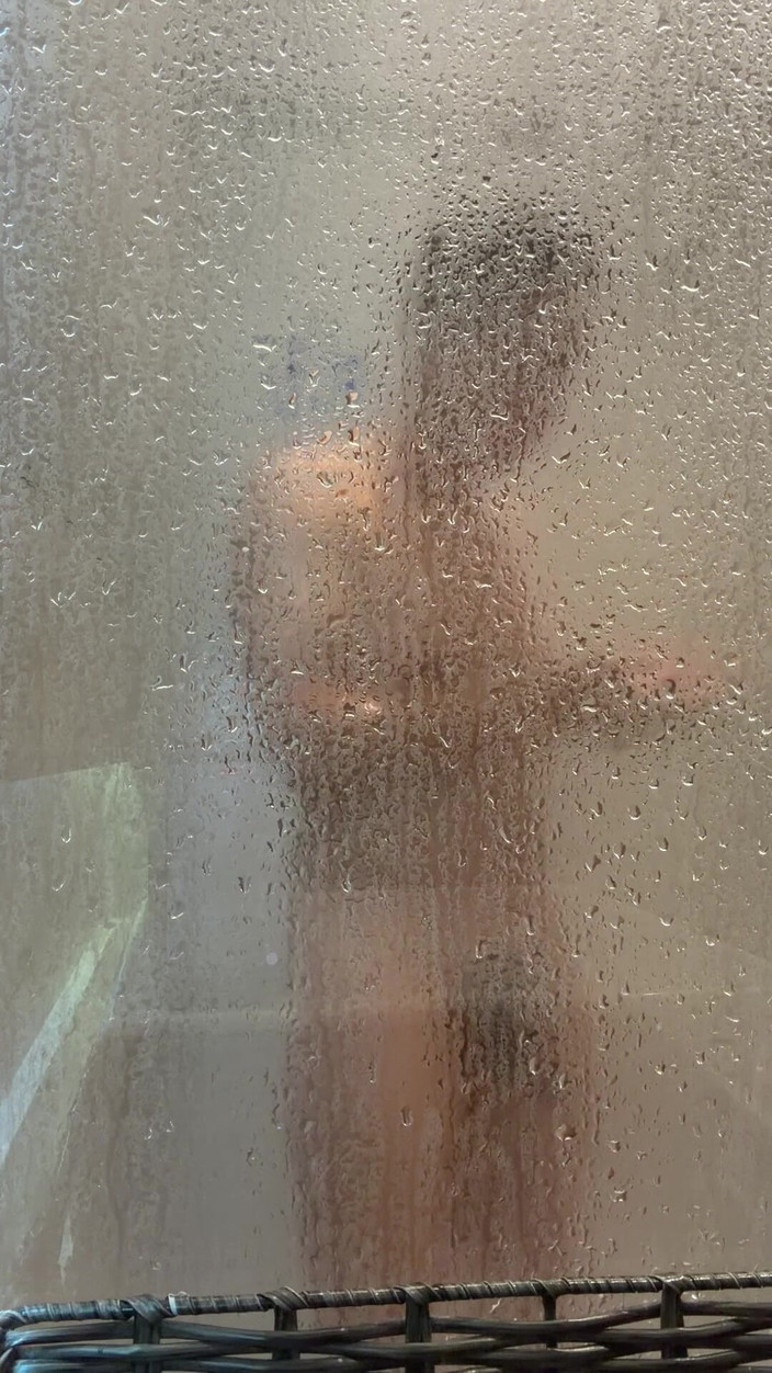 joanraay: Mój przyrodni brat przyszedł odwiedzić i zostawił otwarte drzwi podczas...