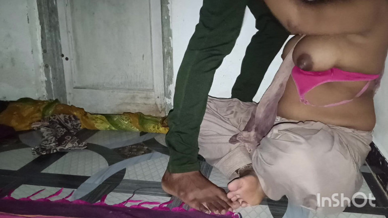 Bhabhi UP: Bibi-ji, nyepong ini dengan cepat - seseorang mungkin datang