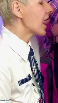 ボール舐めフェチ - ロックされたfemboyのための異常な感覚