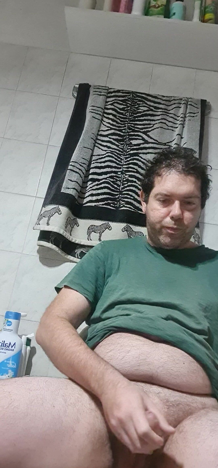 Mirko2589: Completamente desnudo en el baño