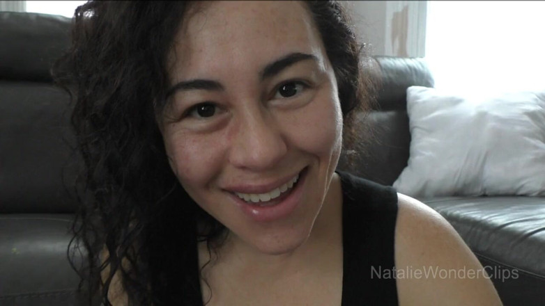 Natalie Wonder: sauteli mammi ke saath kisi chehra