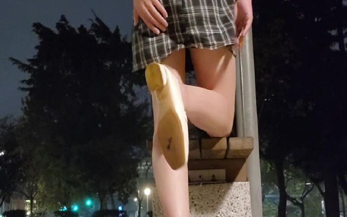 Taiwancdgirl: आउटडोर हस्तमैथुन मेरे दिल को तेजी से हरा देता है।