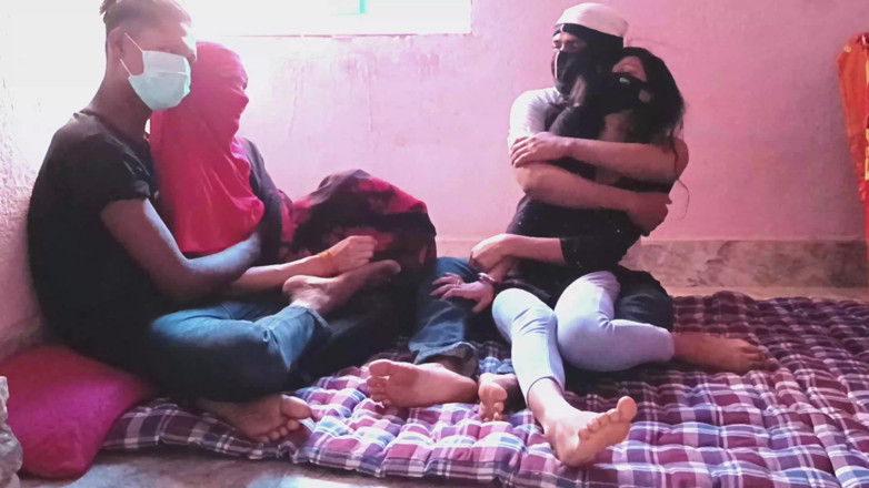 HousewifeGeeta: Pasangan swinger India bertukar isteri antara satu sama lain video...