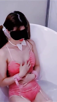 Mengikat ketat dan menggoda tab mandi