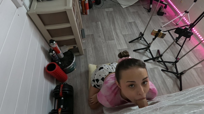 misss_vikki: 매춘부, 그녀의 혀 아래서 달콤함이 녹아내리는 듯했다.