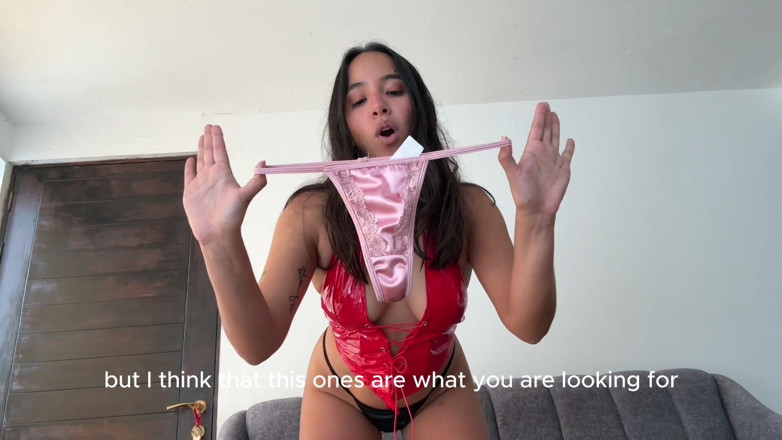 Goddess Alexa femdom: Імпотентна сіссі хлопець богиня Алекса зловила вас, шукаючи її трусики імпотентного сіссі чувака, використовував трусики