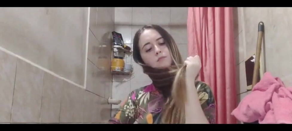 RavenHearth666VIP: Aku suka banget menyikat rambutku