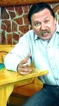 baalon vaali choot men ungli ki gee aur chehre par visphot hone tak chudaee