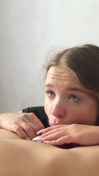 Una Troia Di 18 Anni Succhia Perfettamente Il Cazzo E Scopa in Un Dormitorio Studentesco