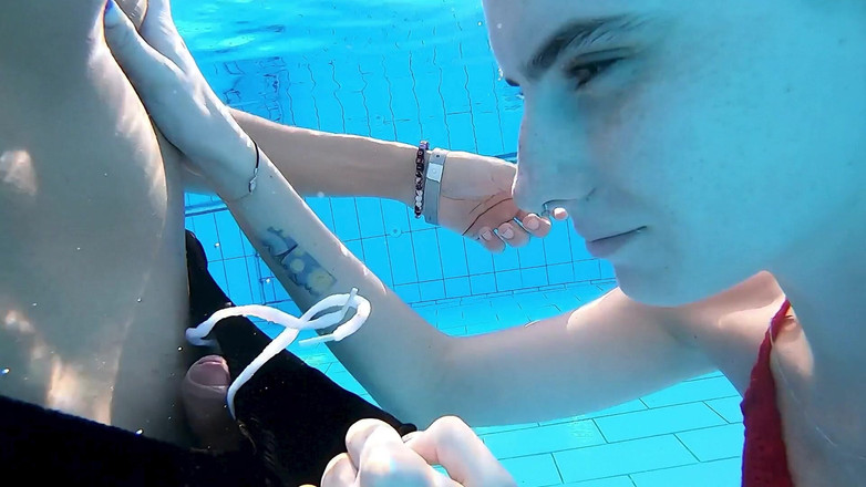 Darcy Dark: Sex v bazénu a hotel v Magic Bali