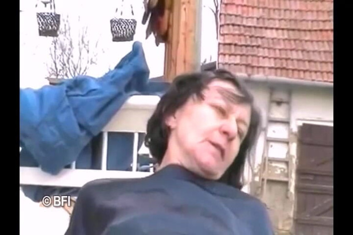 Mature Babes: Seks di luar ruangan dengan nenekku