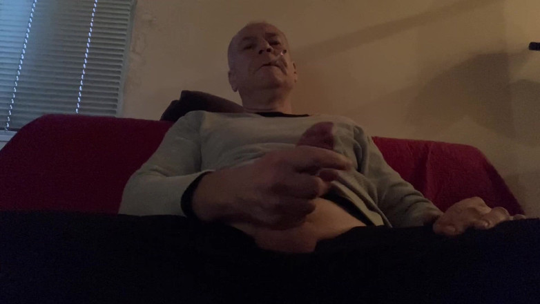 Alex Igogo: 喫煙とマスターベーション