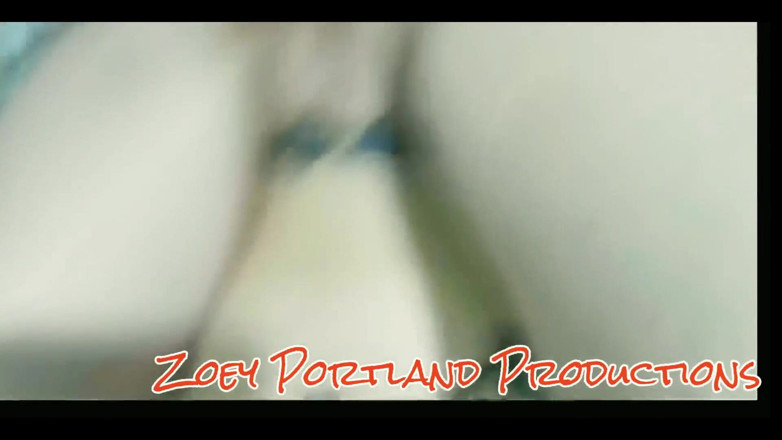 Zoey Portland: Zoey Portland bewijst dat ze geen hete lesbische milf is,...