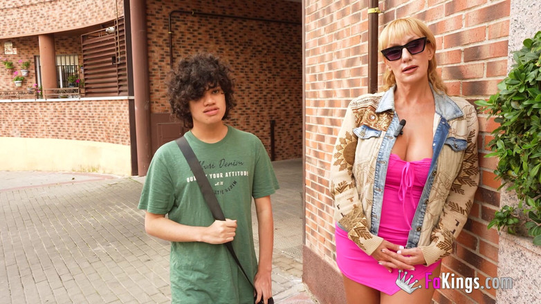 FAKings: Další španělská nevlastní máma plní své fantazie na Fakings: Victoria Vera...