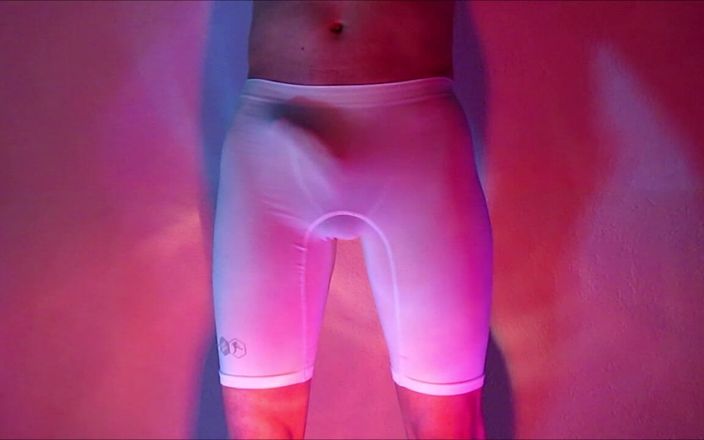 TheOldBigThing: Groeiende monster in panty - mijn stijve erectie