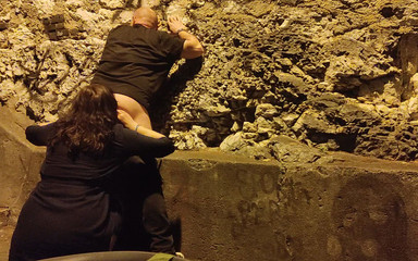 Toilet Mommy: Spadni na kolena a uctívej můj zasraný řiť, abych se ti...