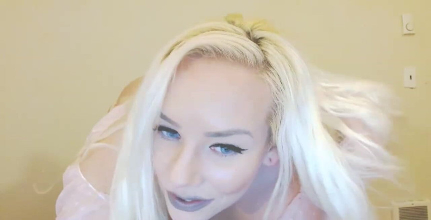 Bustyvlonder: Hello Sexys! Heres a Couple Hot Strip Vids of Me...