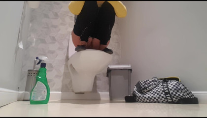 Erotic Tanya: Toilet farting scenes