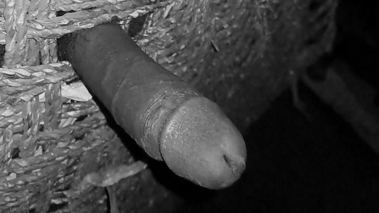 Desi_Porn_India: Hete Indische Desi-jongen masturbeert 's nachts.