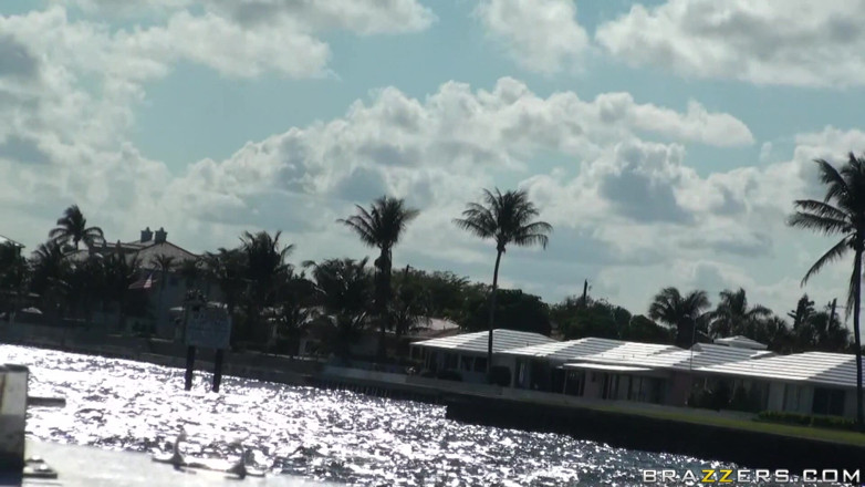 ZZ Unscripted: Zz Unscripted - Bobbi Starr Gets Pounded After Her Parasailing Session...