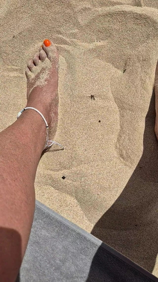 Uk Joolz: Feet in the Sand!