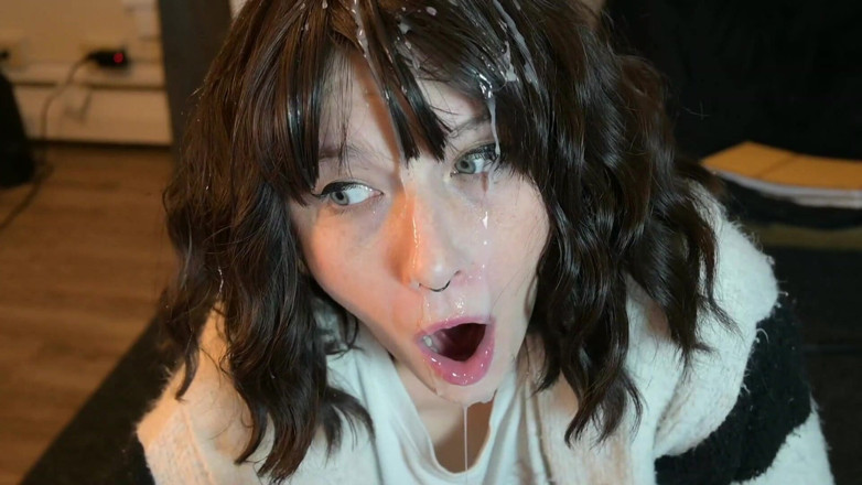 Missellie8: การสอนใส่ถุงยางให้สาวโง่