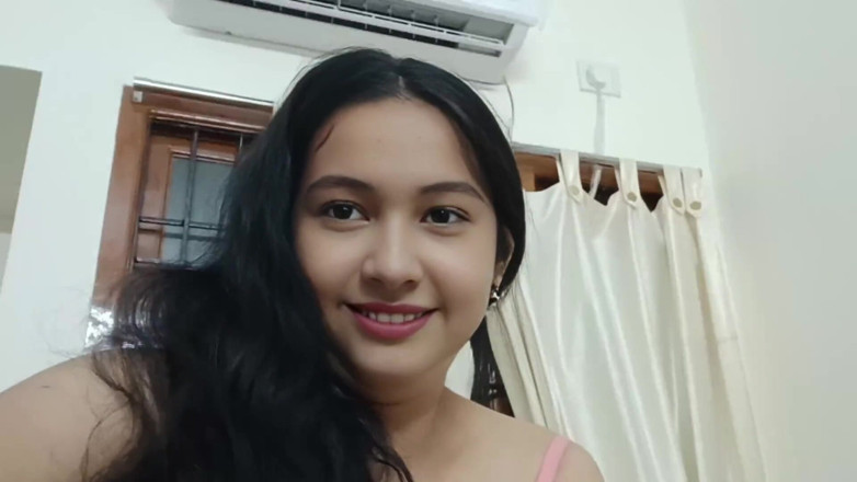 Apple Porn: Kali pertama selebriti India panas mengongkek pemandu keretanya
