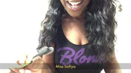 Miss-Safiya: Escupir esclava de cepillo de dientes