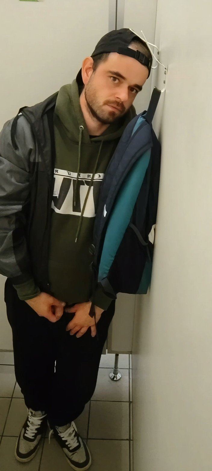jerkofflover: トイレでの美しい日の動画