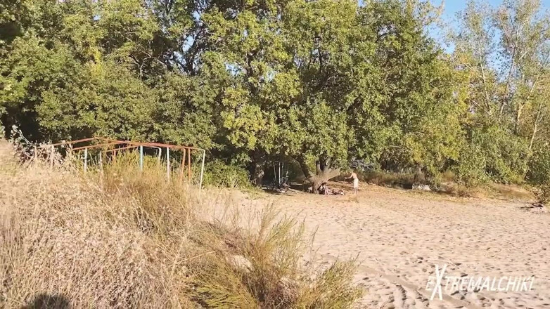 Extremalchiki: Masturbazione sulla spiaggia del tramonto