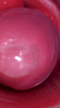 큰 자지 장난감으로 질에 있는 캠걸 자궁 경부 POV 카메라 내부