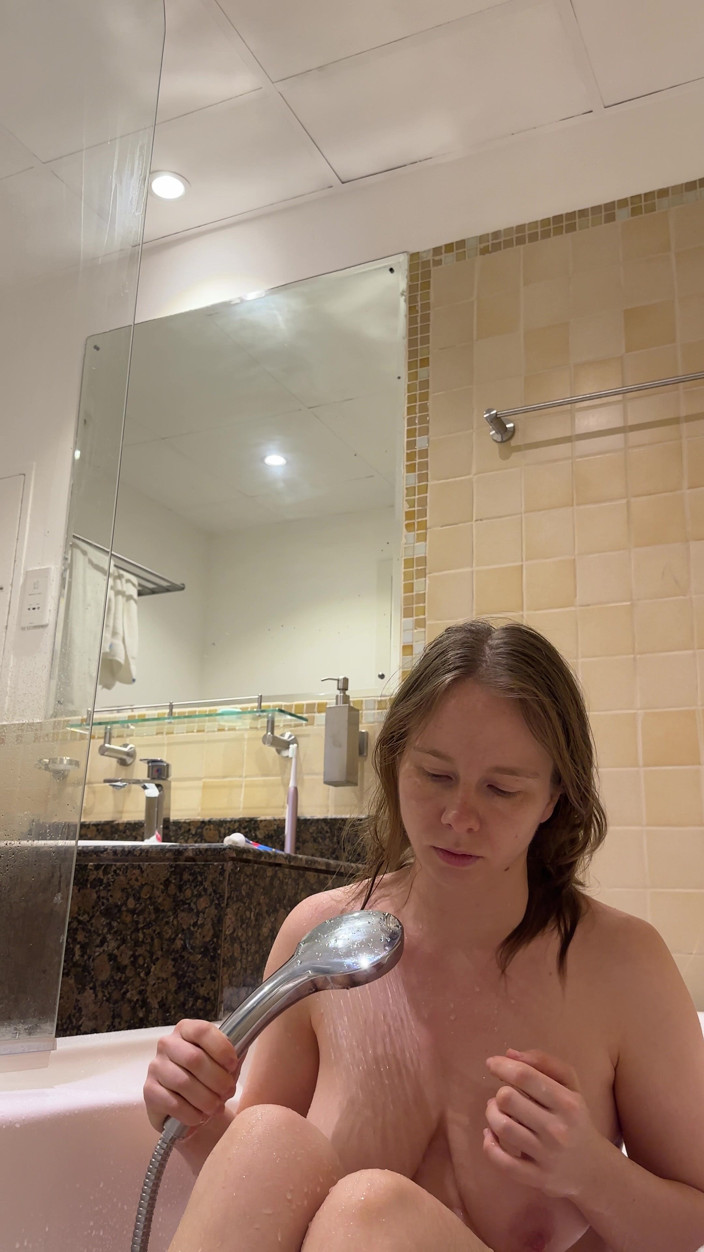 SweetLucy96: Would You Let Me Pee on You?