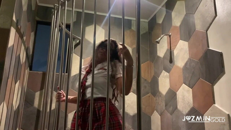 JazminGold: MILF kolej berbulu berseronok dengan blowjob