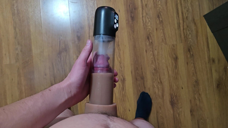 Fap_man93: Jen chvíli po intenzivním orgasmu byla penisová vakuová pumpa plná...