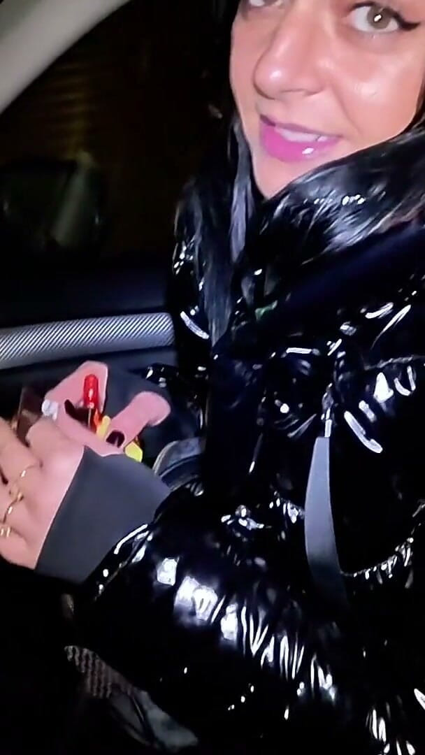 MilfyCalla: Night pickup downjacket milf fantasy, fumante, boquete no carro e...
