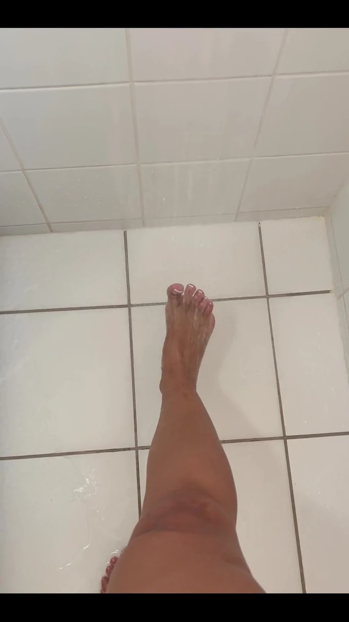 KiffaFeet: Shower Time