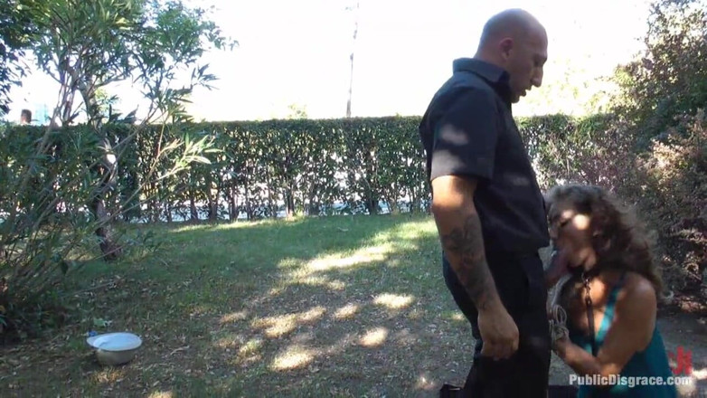 Public Disgrace by Kink: Angel děvka na průvodu!