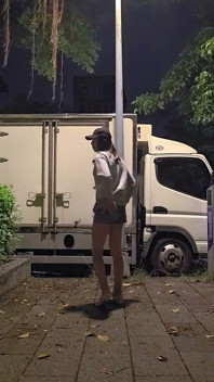 Trap Tingxuan dosahuje vrcholu s rukama venku