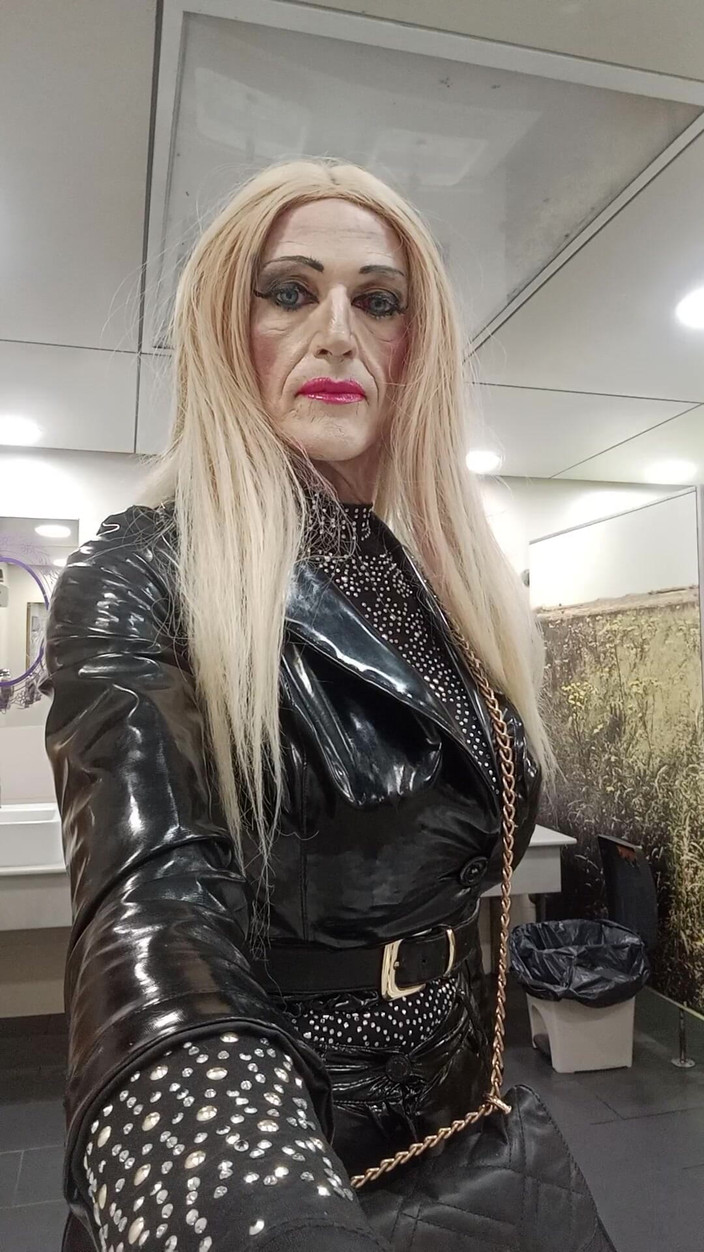 Tatiana Zorrita: वीनिल