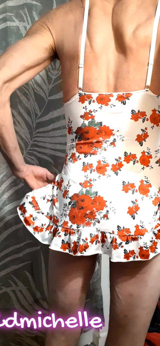 Crossdressers Cd Michelle wearing sexy lingerie: Cdmichelle birçok farklı kıyafet deniyor iç çamaşırı elbisesi